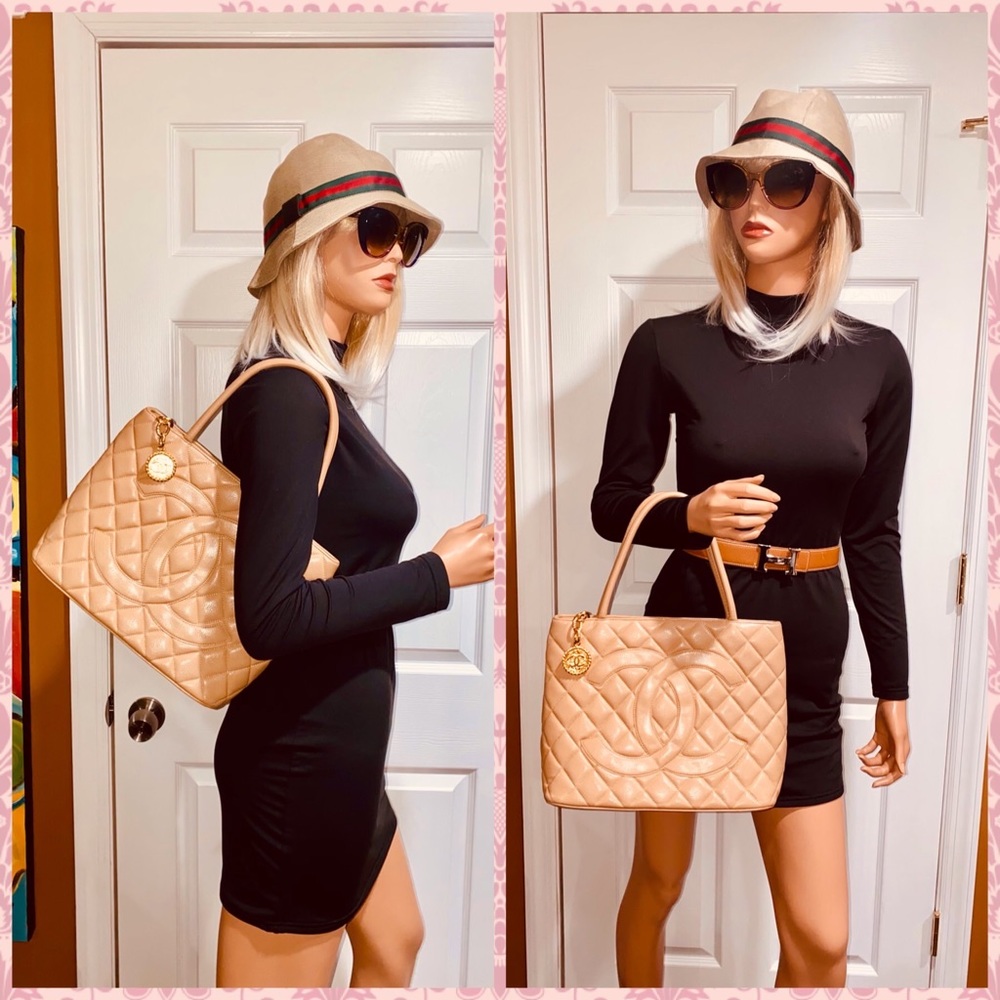 👜👜👜Authentic CHANEL Quilted Medallion Beige Caviar Skin Leather Tote Bag